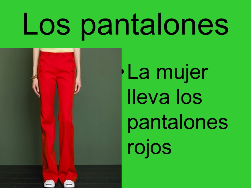 Los pantalones La mujer lleva los pantalones rojos