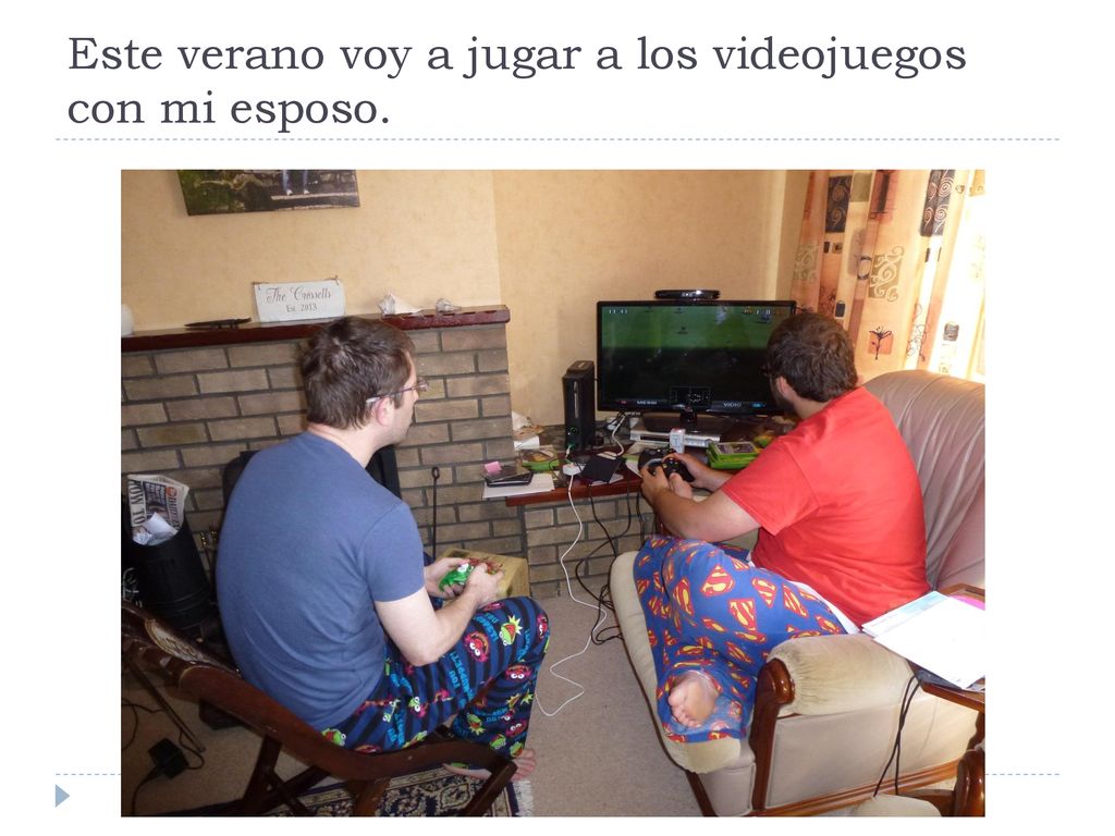 Este verano voy a jugar a los videojuegos con mi esposo.
