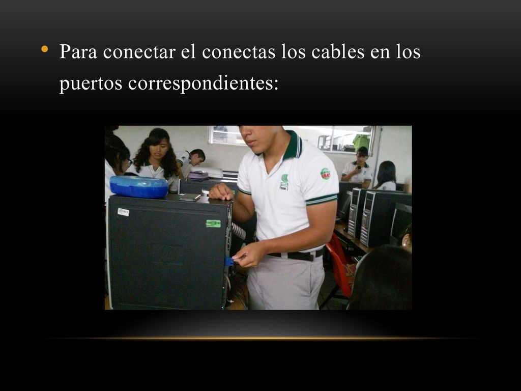 Para conectar el conectas los cables en los puertos correspondientes: