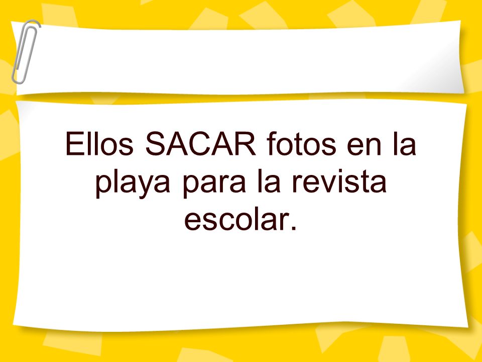 Ellos SACAR fotos en la playa para la revista escolar.
