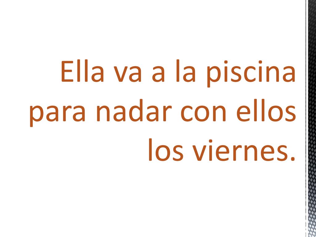 Ella va a la piscina para nadar con ellos los viernes.