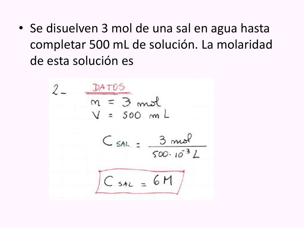 Se disuelven 3 mol de una sal en agua hasta completar 500 mL de solución.