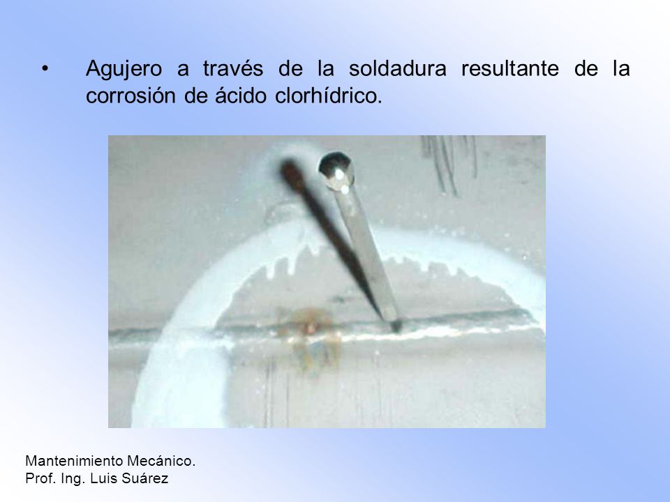 Agujero a través de la soldadura resultante de la corrosión de ácido clorhídrico.