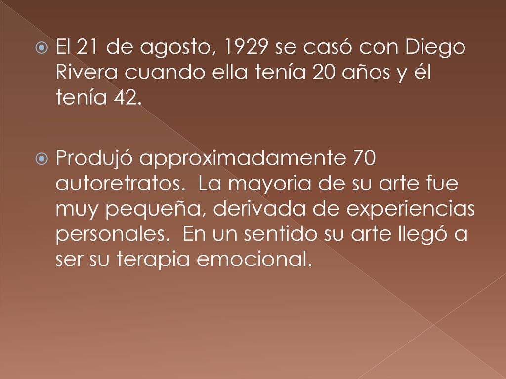 El 21 de agosto, 1929 se casó con Diego Rivera cuando ella tenía 20 años y él tenía 42.