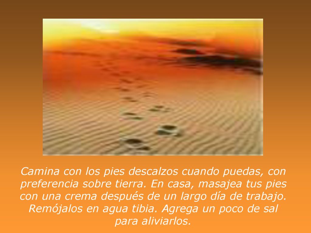 Camina con los pies descalzos cuando puedas, con preferencia sobre tierra.
