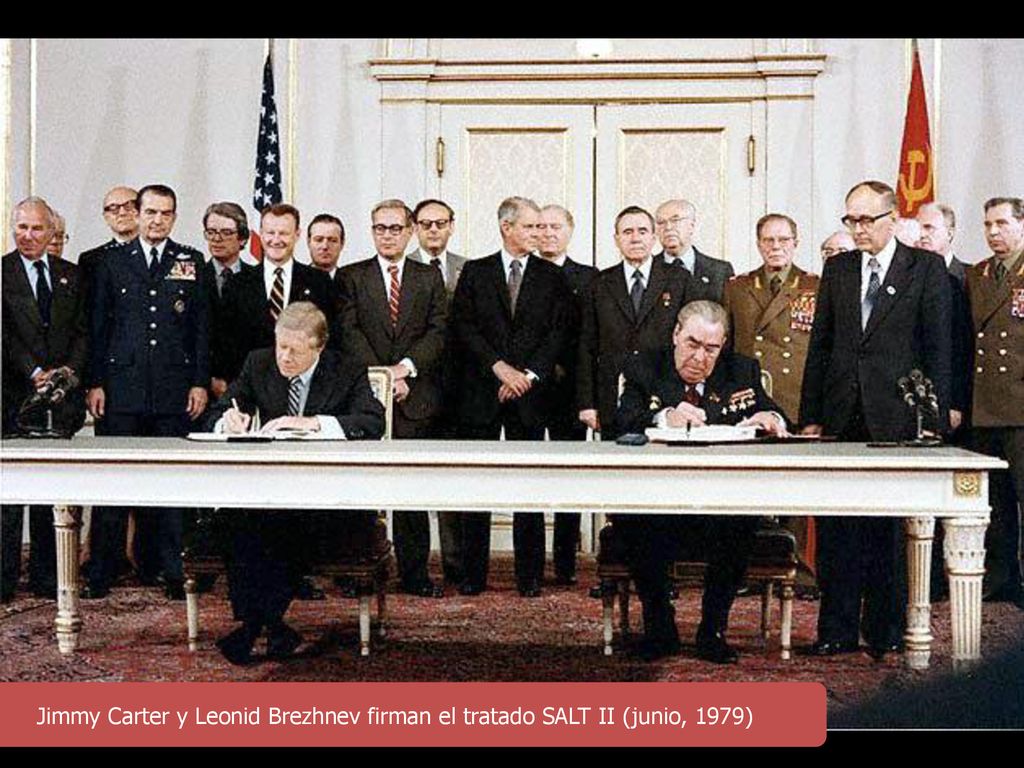 Jimmy Carter y Leonid Brezhnev firman el tratado SALT II (junio, 1979)