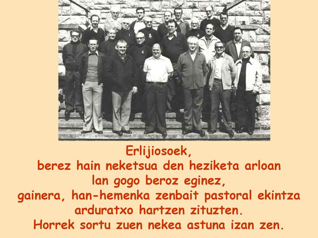 berez hain neketsua den heziketa arloan lan gogo beroz eginez,