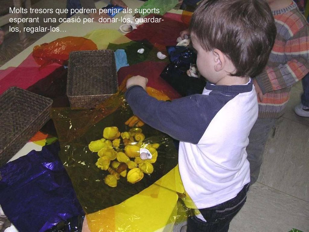 Molts tresors que podrem penjar als suports esperant una ocasió per donar-los, guardar-los, regalar-los…