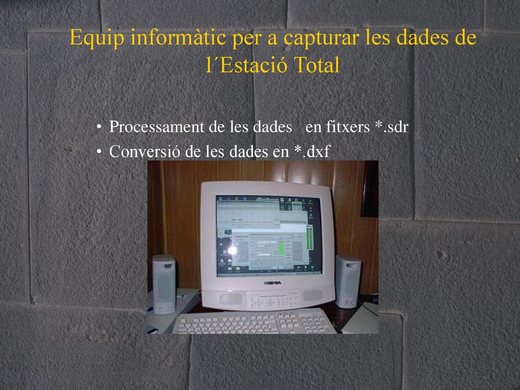 Equip informàtic per a capturar les dades de l´Estació Total