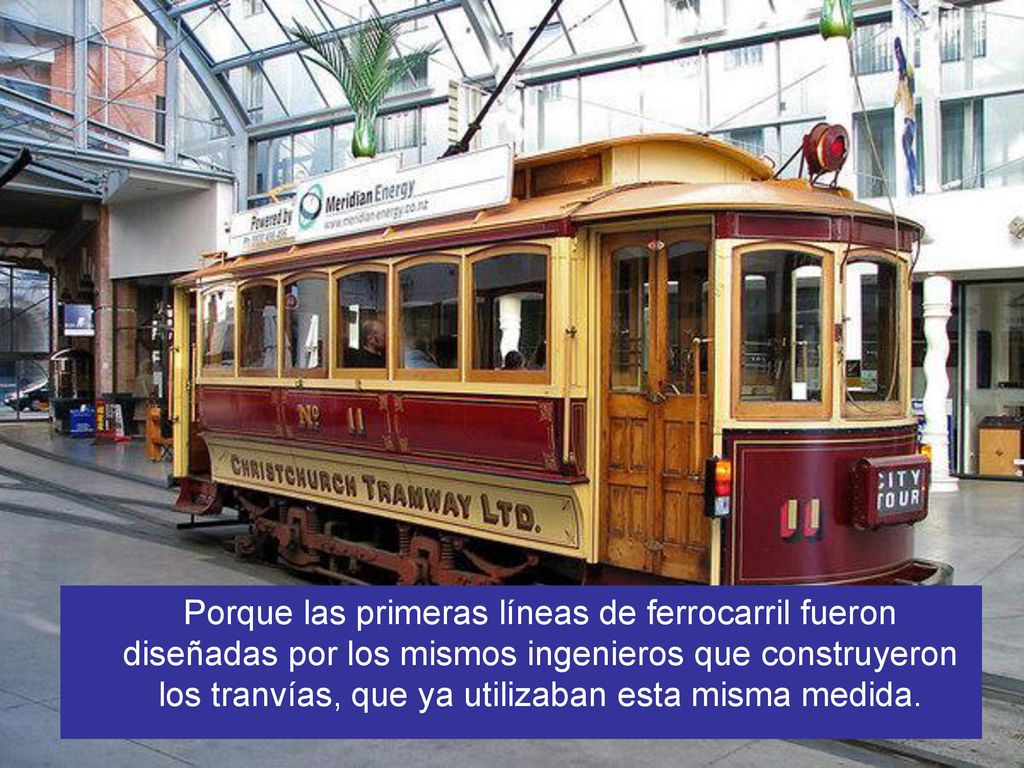 Porque las primeras líneas de ferrocarril fueron diseñadas por los mismos ingenieros que construyeron los tranvías, que ya utilizaban esta misma medida.