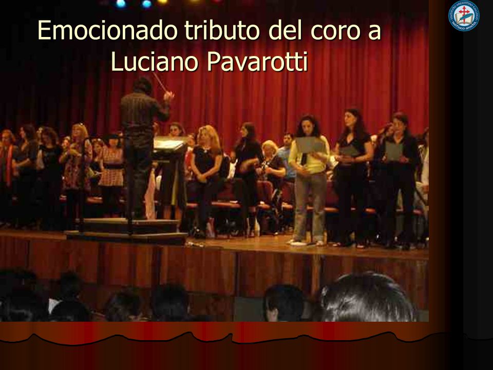 Emocionado tributo del coro a Luciano Pavarotti