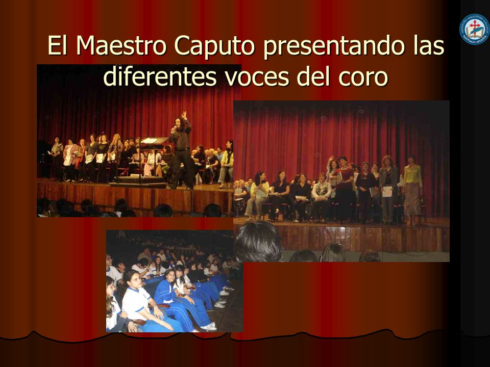 El Maestro Caputo presentando las diferentes voces del coro