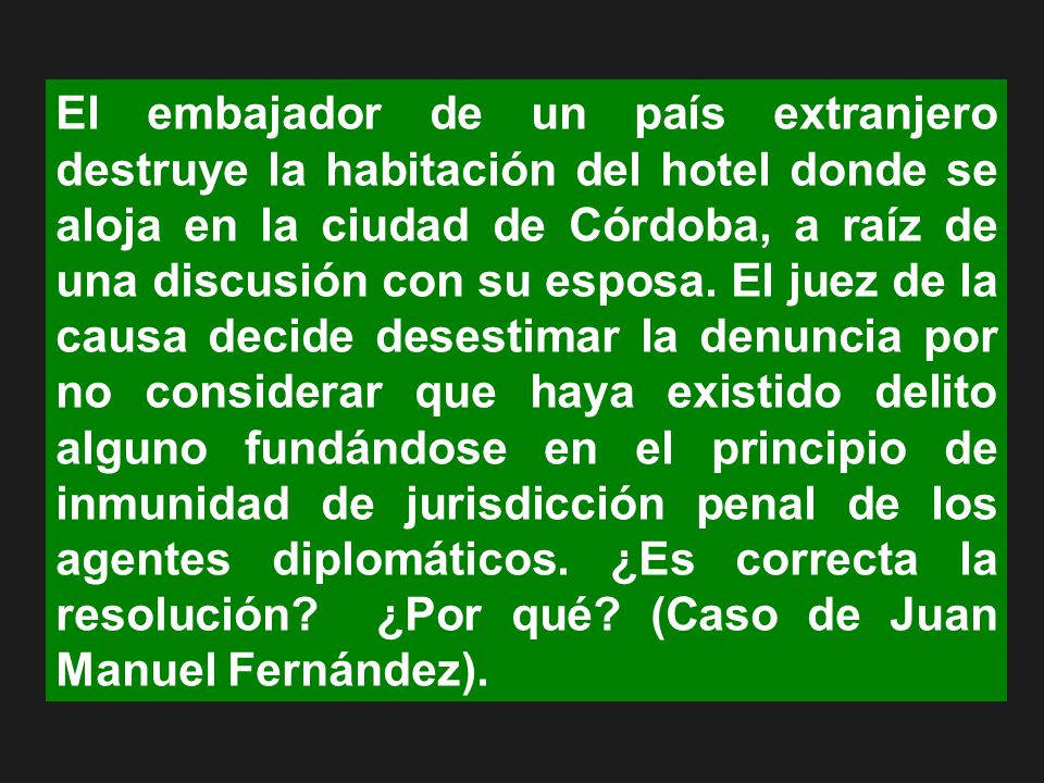 El embajador de un país extranjero destruye la habitación del hotel donde se aloja en la ciudad de Córdoba, a raíz de una discusión con su esposa.