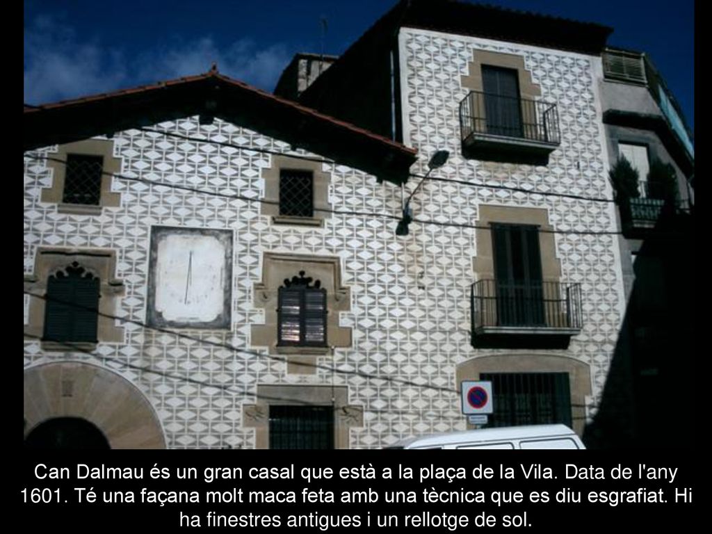Can Dalmau és un gran casal que està a la plaça de la Vila