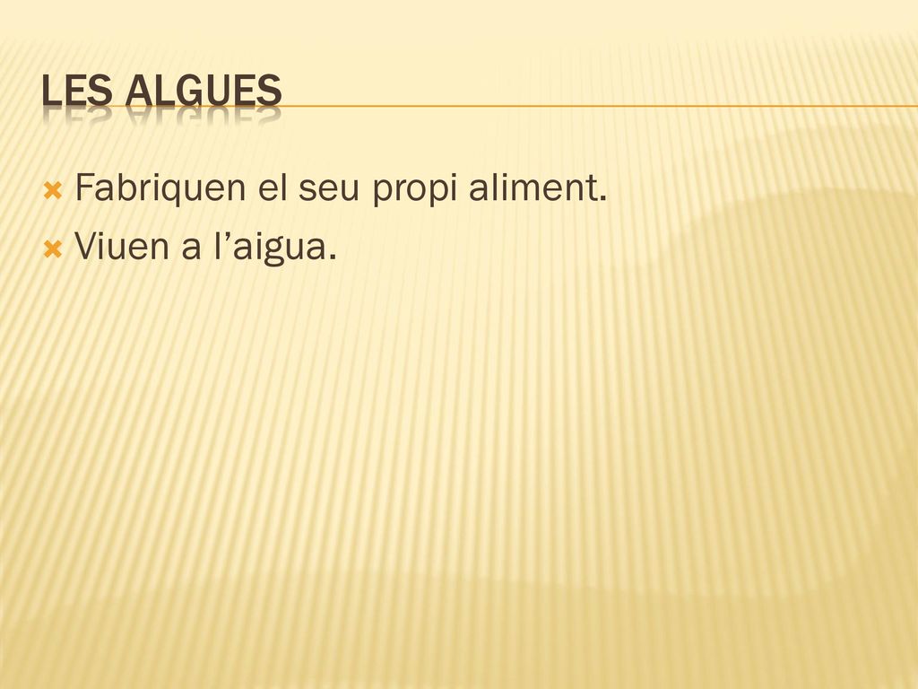 Les algues Fabriquen el seu propi aliment. Viuen a l’aigua.