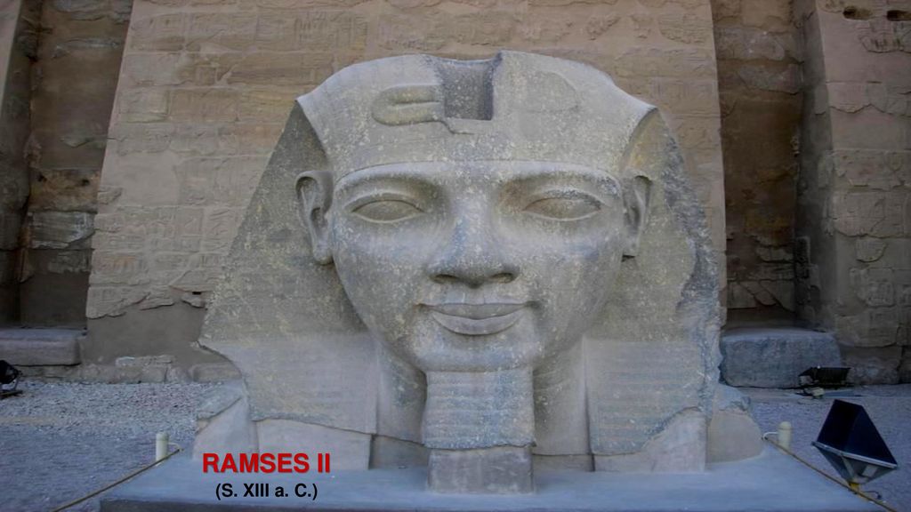 (S. XIII a. C.) RAMSES II (S. XIII a. C.)
