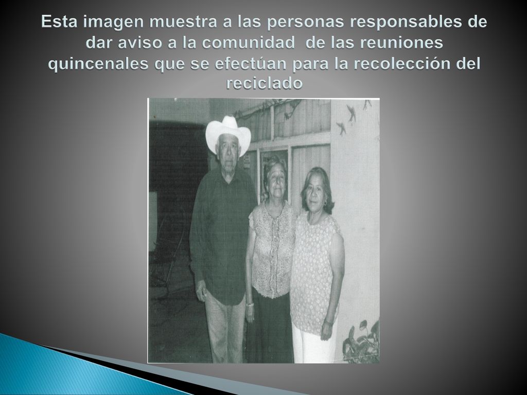 Esta imagen muestra a las personas responsables de dar aviso a la comunidad de las reuniones quincenales que se efectúan para la recolección del reciclado