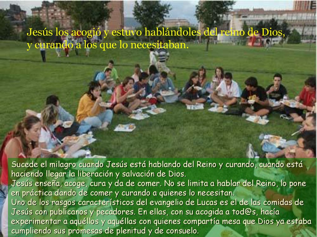 Jesús los acogió y estuvo hablándoles del reino de Dios, y curando a los que lo necesitaban.