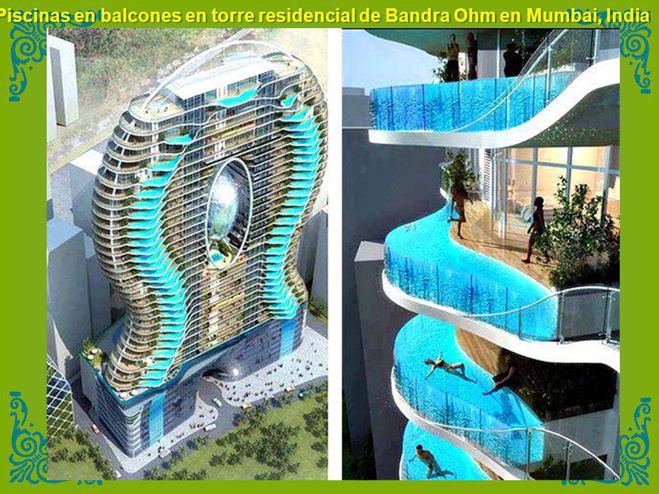Piscinas en balcones en torre residencial de Bandra Ohm en Mumbai, India