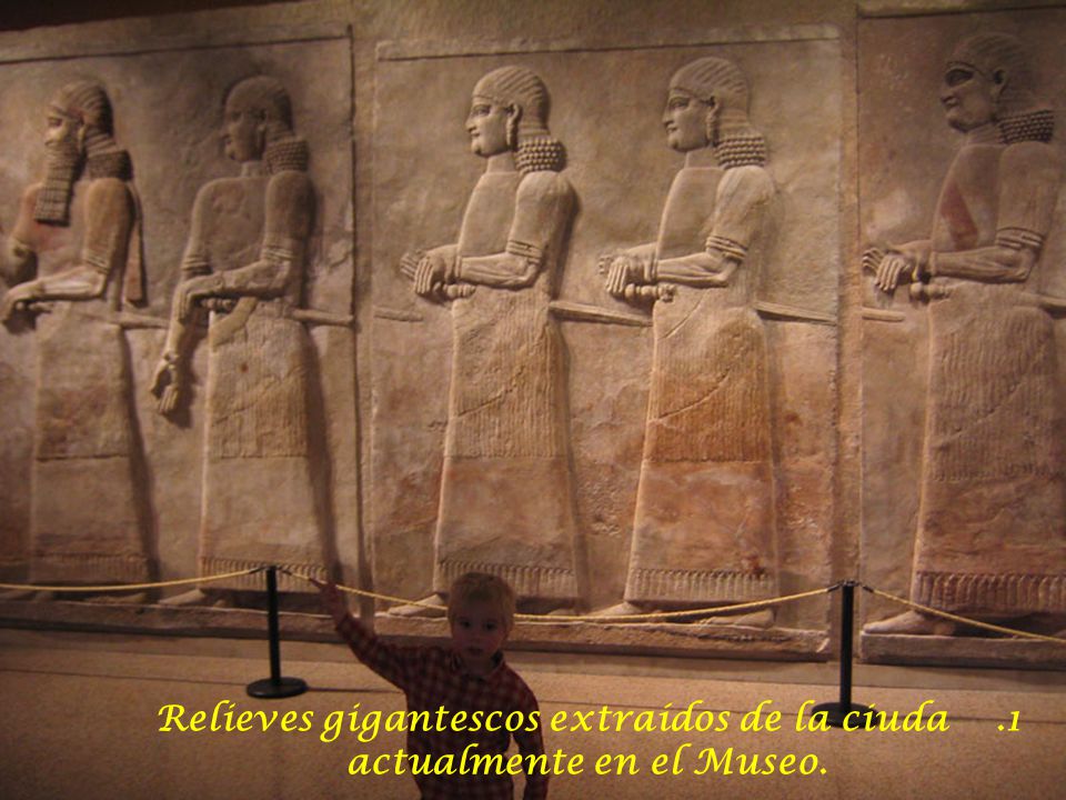 Relieves gigantescos extraídos de la ciuda actualmente en el Museo.