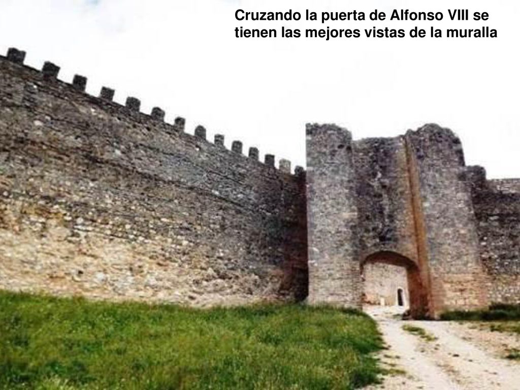 Cruzando la puerta de Alfonso VIII se tienen las mejores vistas de la muralla
