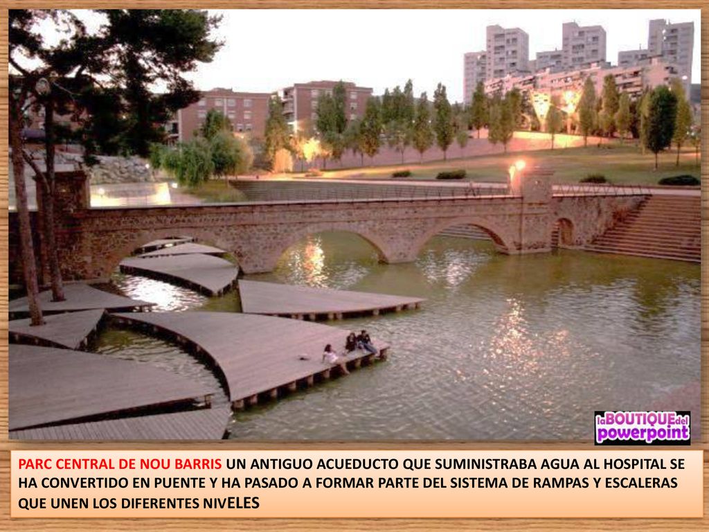PARC CENTRAL DE NOU BARRIS UN ANTIGUO ACUEDUCTO QUE SUMINISTRABA AGUA AL HOSPITAL SE HA CONVERTIDO EN PUENTE Y HA PASADO A FORMAR PARTE DEL SISTEMA DE RAMPAS Y ESCALERAS QUE UNEN LOS DIFERENTES NIVELES