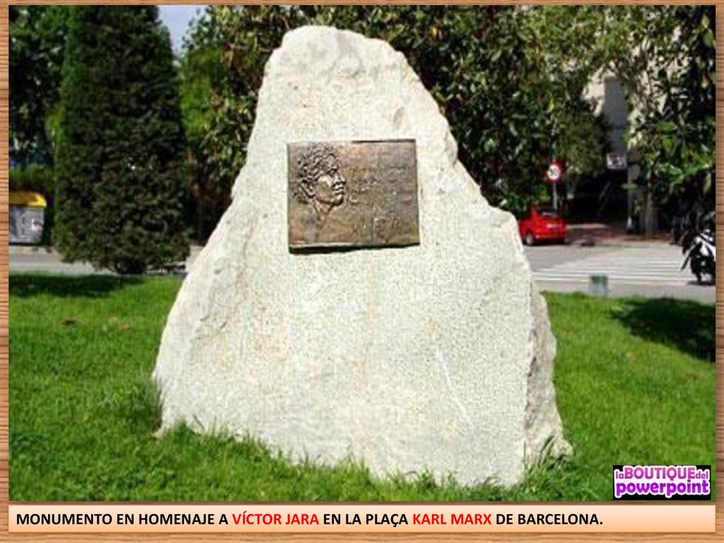MONUMENTO EN HOMENAJE A VÍCTOR JARA EN LA PLAÇA KARL MARX DE BARCELONA.