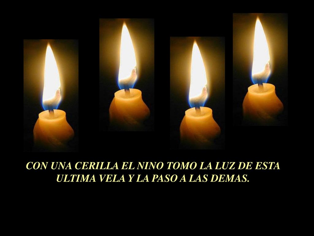 CON UNA CERILLA EL NINO TOMO LA LUZ DE ESTA ULTIMA VELA Y LA PASO A LAS DEMAS.