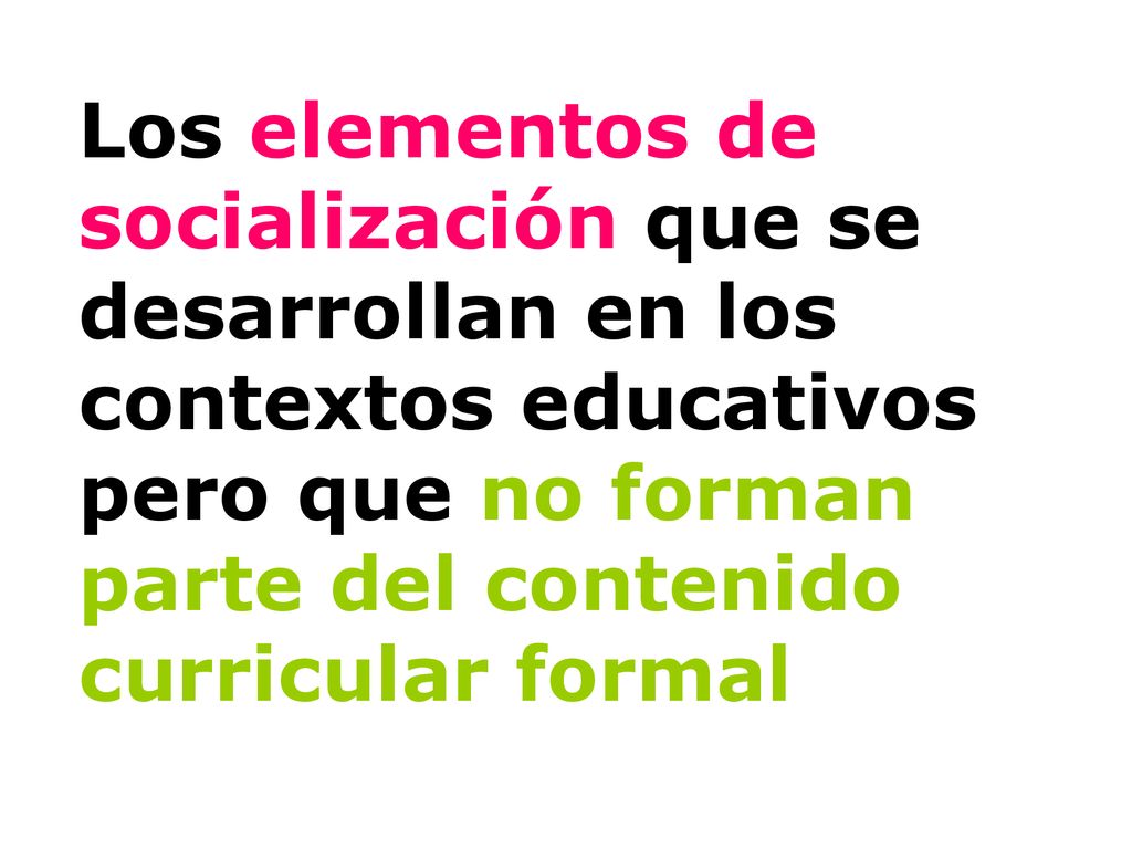 Los elementos de socialización que se desarrollan en los contextos educativos pero que no forman parte del contenido curricular formal