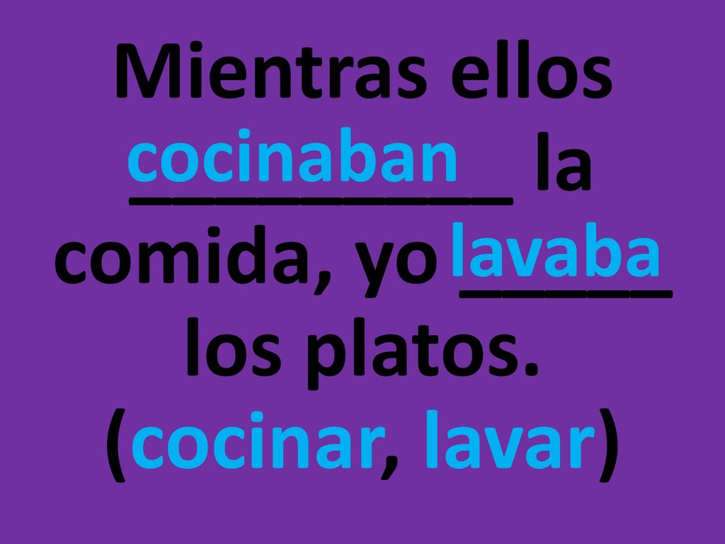 Mientras ellos _________ la comida, yo _____ los platos