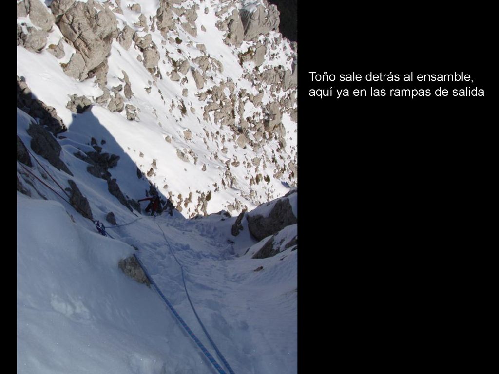Toño sale detrás al ensamble, aquí ya en las rampas de salida
