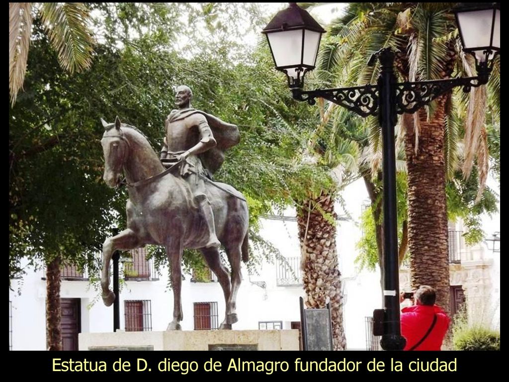 Estatua de D. diego de Almagro fundador de la ciudad
