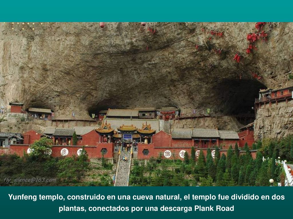 Yunfeng templo, construido en una cueva natural, el templo fue dividido en dos plantas, conectados por una descarga Plank Road