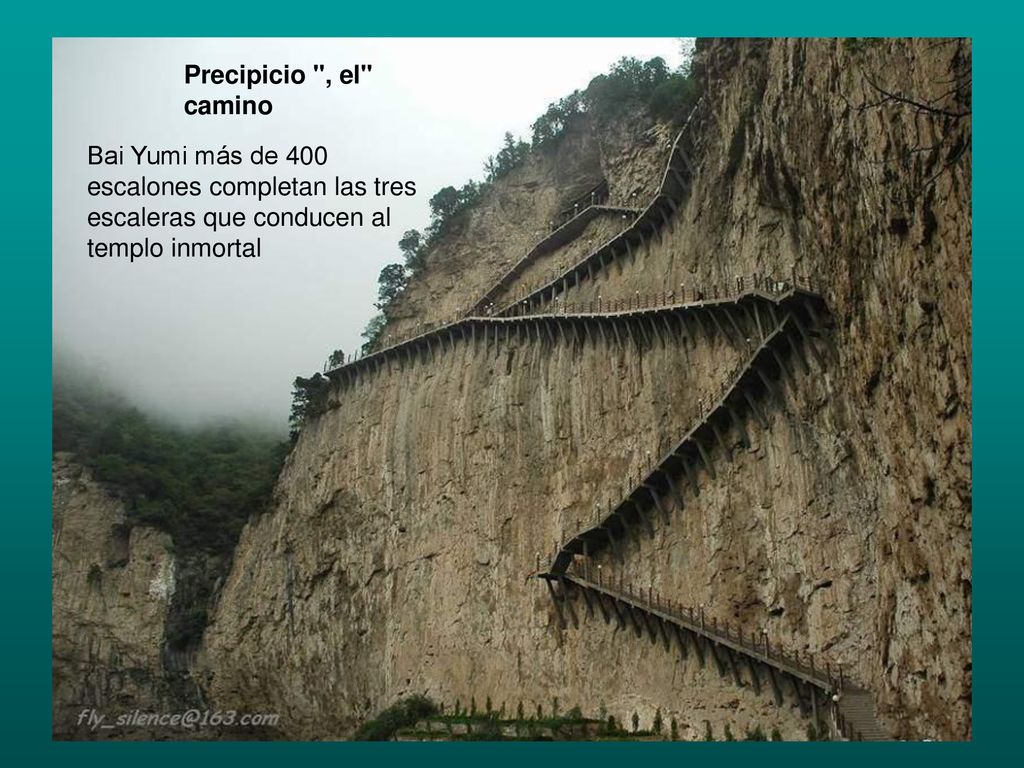 Precipicio , el camino Bai Yumi más de 400 escalones completan las tres escaleras que conducen al templo inmortal.