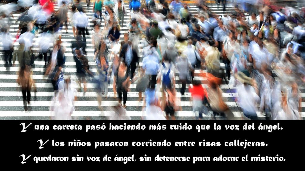 Y una carreta pasó haciendo más ruido que la voz del ángel.