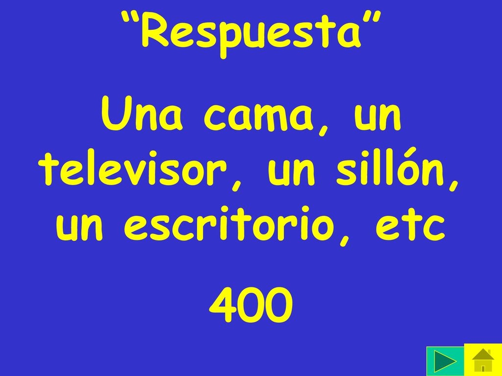 Una cama, un televisor, un sillón, un escritorio, etc