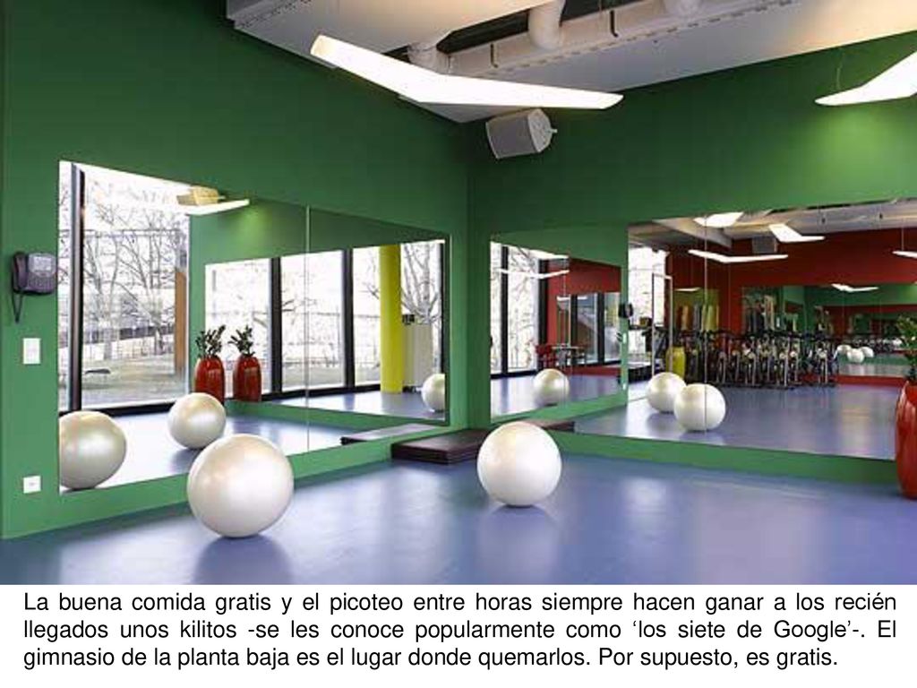 La buena comida gratis y el picoteo entre horas siempre hacen ganar a los recién llegados unos kilitos -se les conoce popularmente como ‘los siete de Google’-.