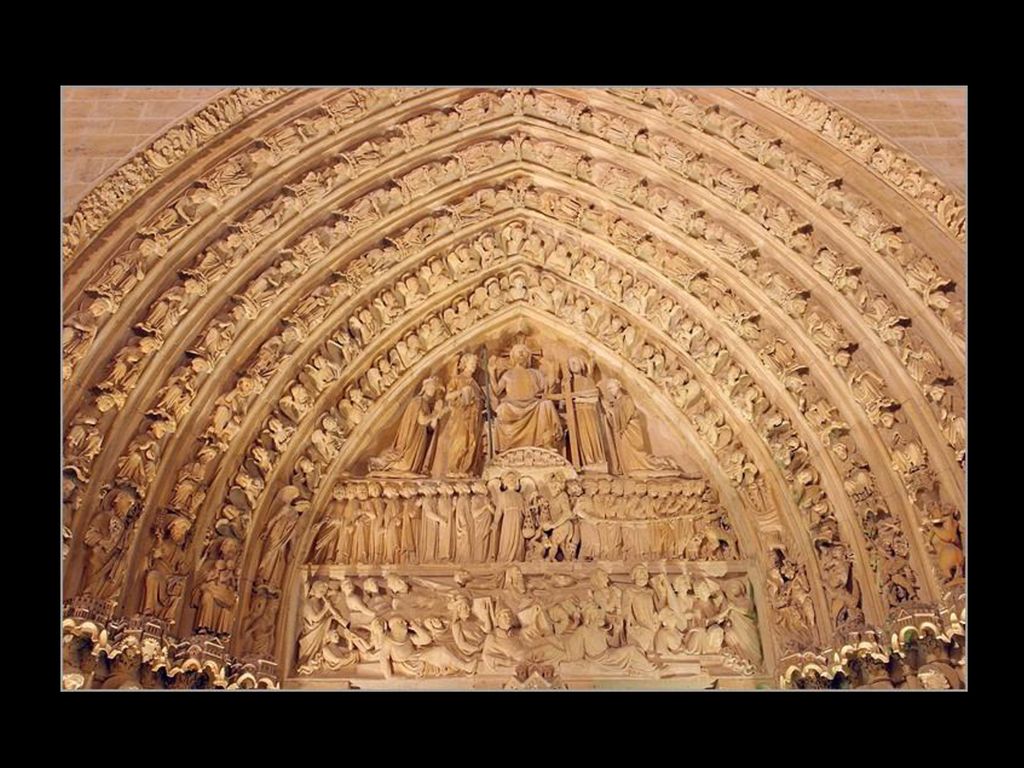 Notre Dame, como todas las iglesias medievales, estaba completamente decorada con frescos en el interior. El uso del color era una forma de dar gloria a Dios y vida a las esculturas.