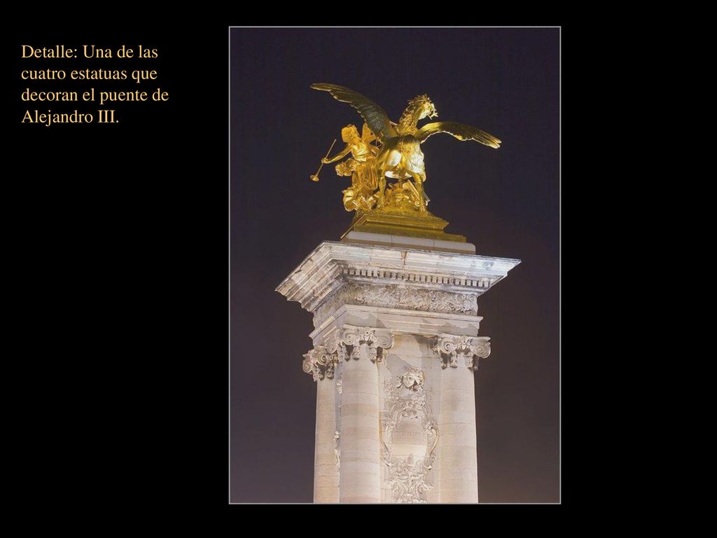 Detalle: Una de las cuatro estatuas que decoran el puente de Alejandro III.
