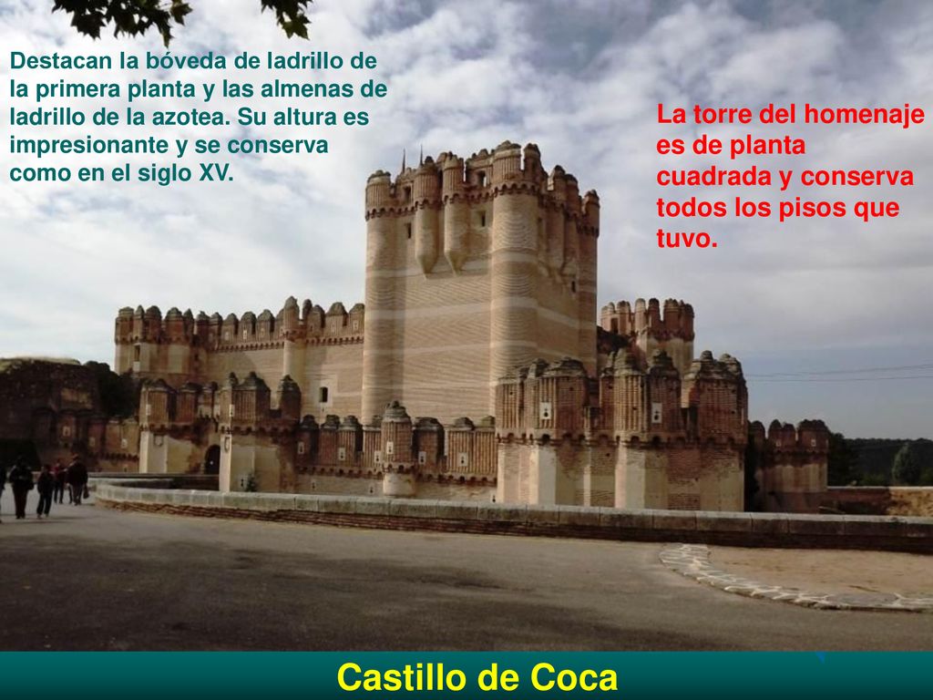 Destacan la bóveda de ladrillo de la primera planta y las almenas de ladrillo de la azotea. Su altura es impresionante y se conserva como en el siglo XV.