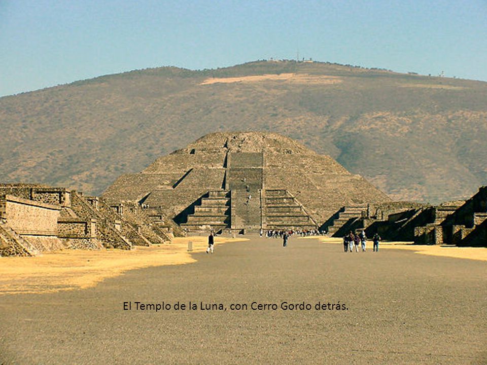 El Templo de la Luna, con Cerro Gordo detrás.