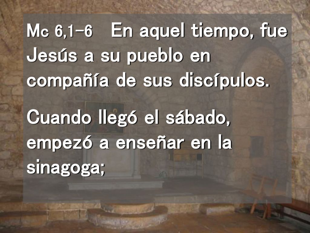Cuando llegó el sábado, empezó a enseñar en la sinagoga;