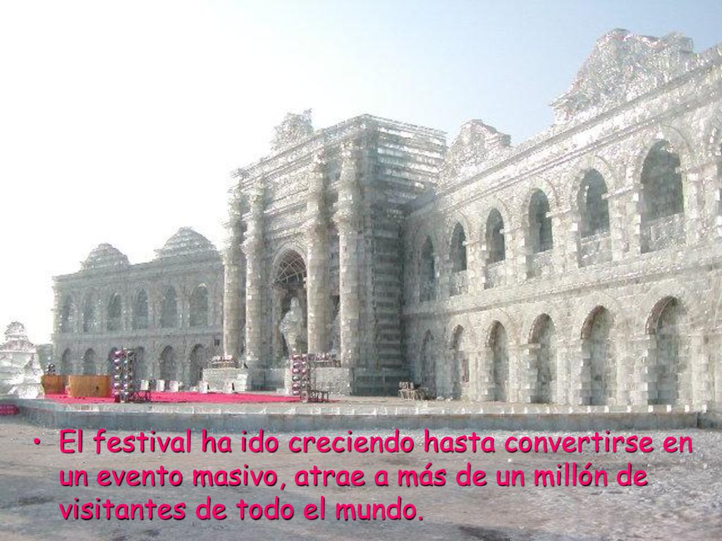 El festival ha ido creciendo hasta convertirse en un evento masivo, atrae a más de un millón de visitantes de todo el mundo.