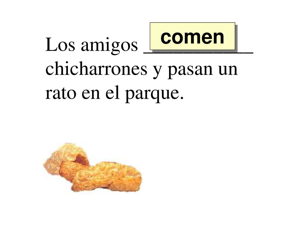 comen Los amigos ___________ chicharrones y pasan un rato en el parque.