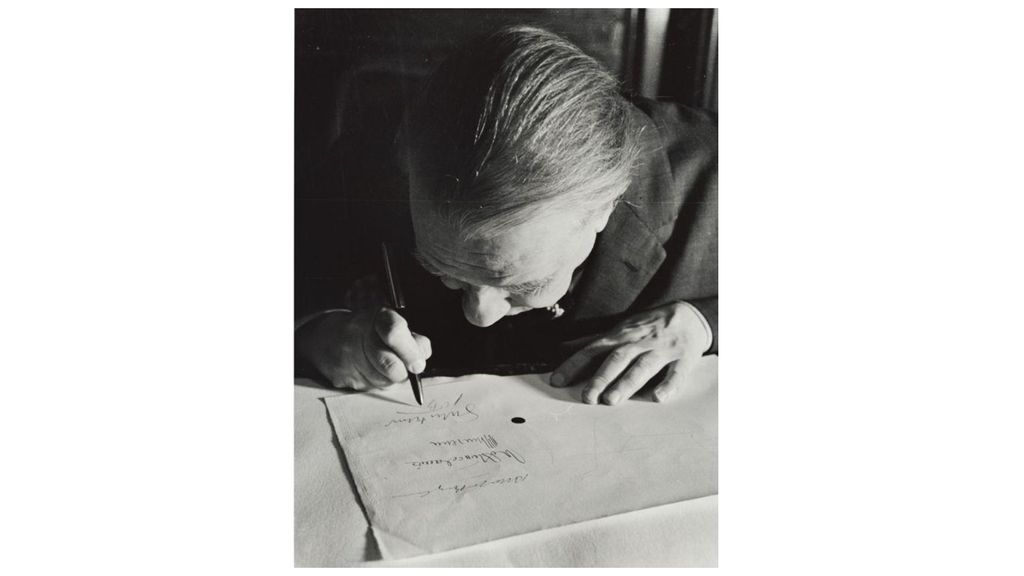 D’Amico, Alicia (1963) Jorge Luis Borges en la Biblioteca Nacional.
