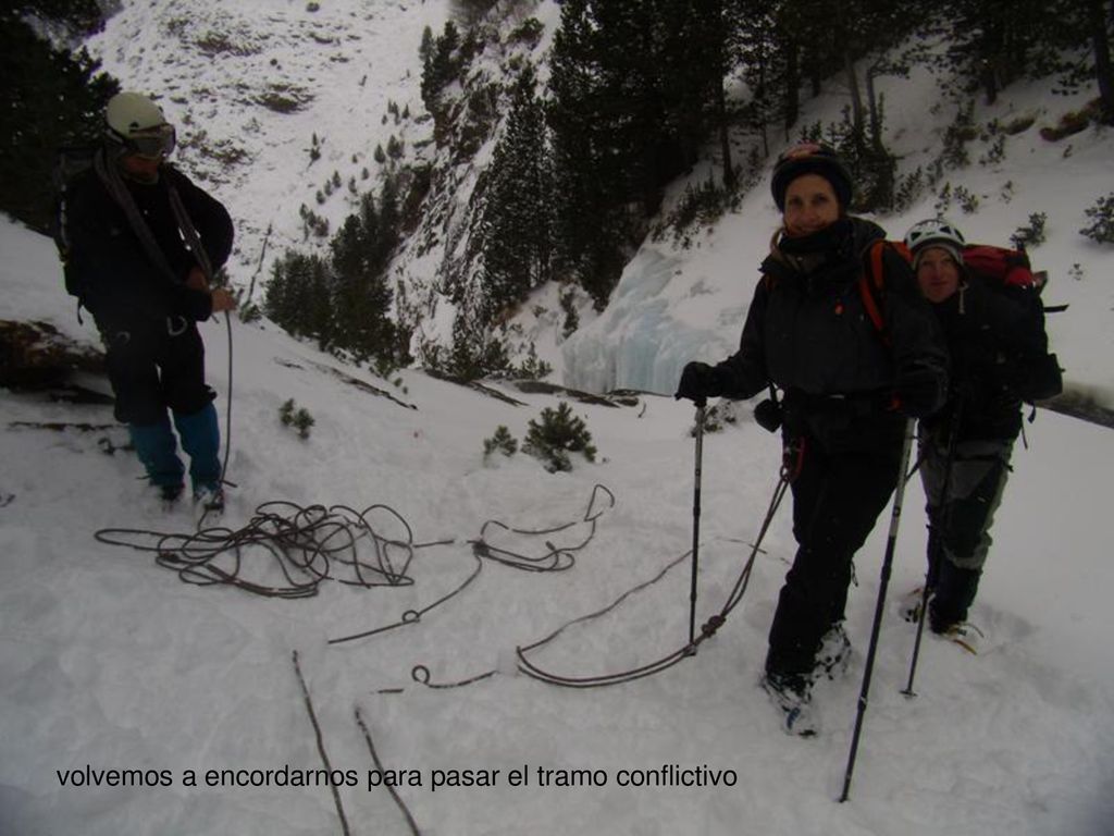 volvemos a encordarnos para pasar el tramo conflictivo