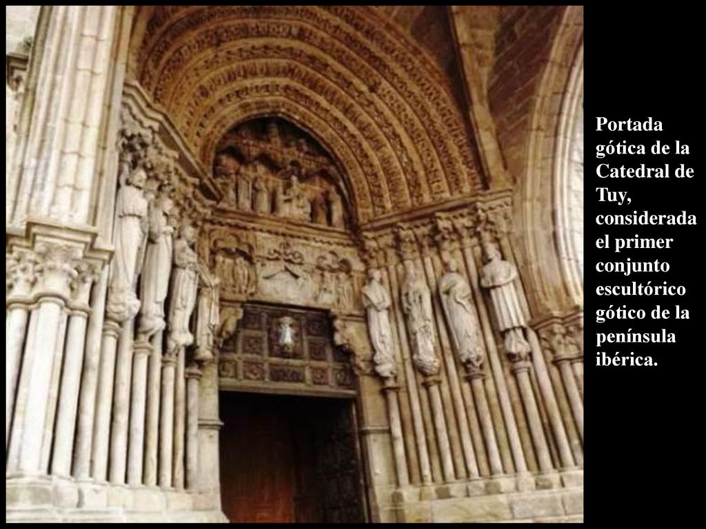 Portada gótica de la Catedral de Tuy, considerada el primer conjunto escultórico gótico de la península ibérica.