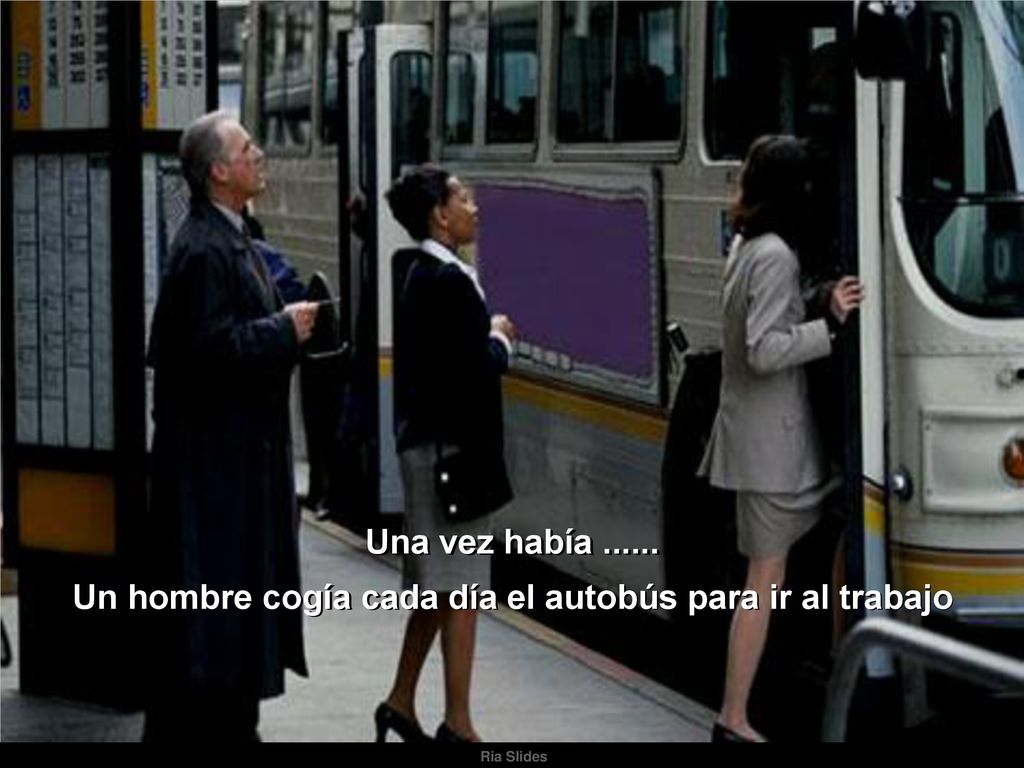 Un hombre cogía cada día el autobús para ir al trabajo