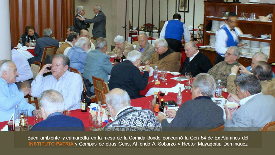 Buen ambiente y camaredía en la mesa de la Comida donde concurrió la Gen 54 de Ex Alumnos del INSTITUTO PATRIA y Compas de otras Gens.
