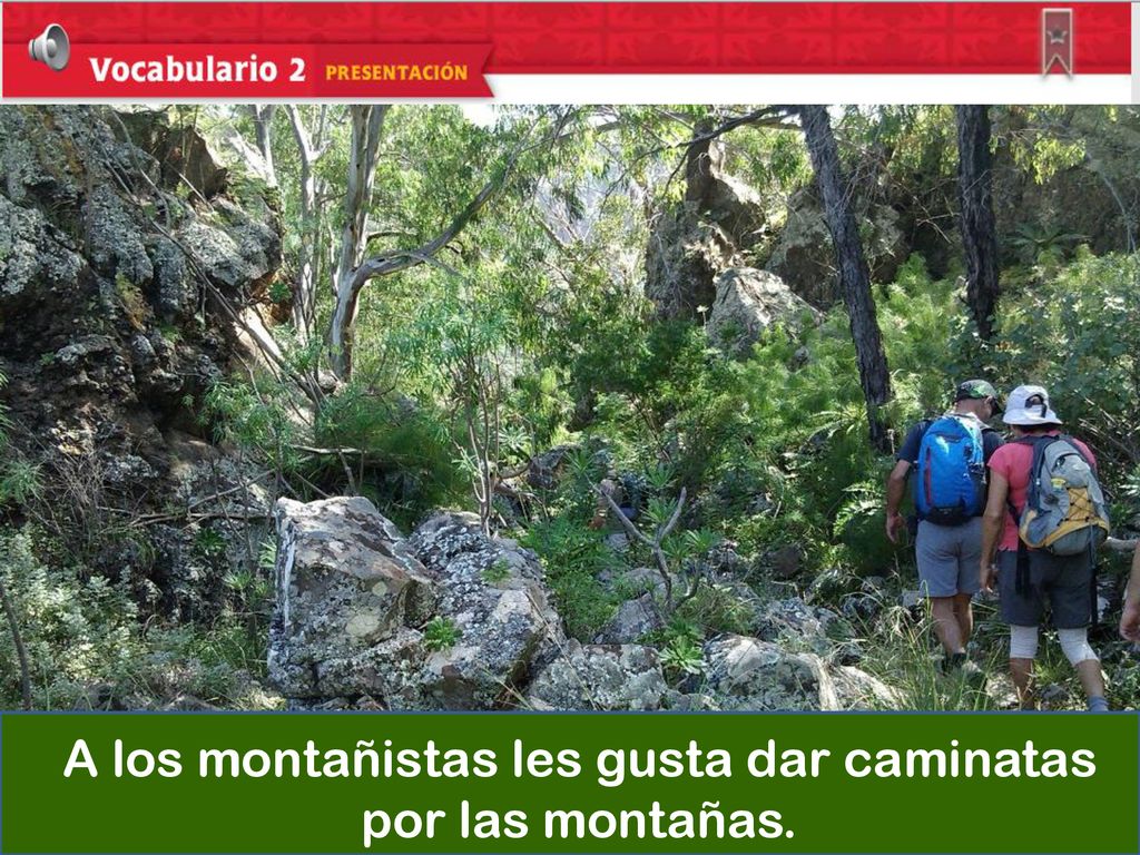 A los montañistas les gusta dar caminatas por las montañas.